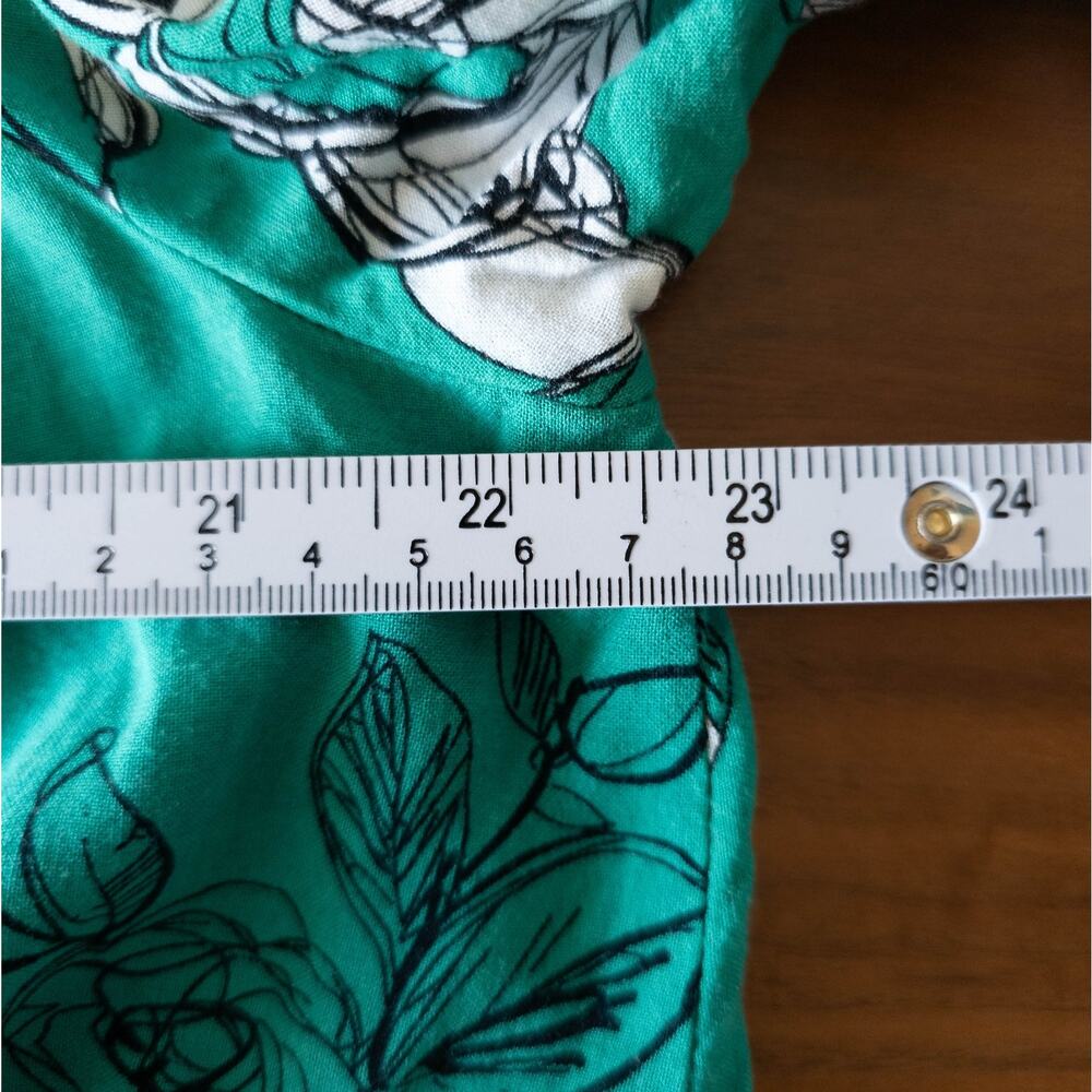 C‎ Est 1946 Womens SIZE 18/20W Green Floral Tie Front Peasant Top - Picture 4 of 8
